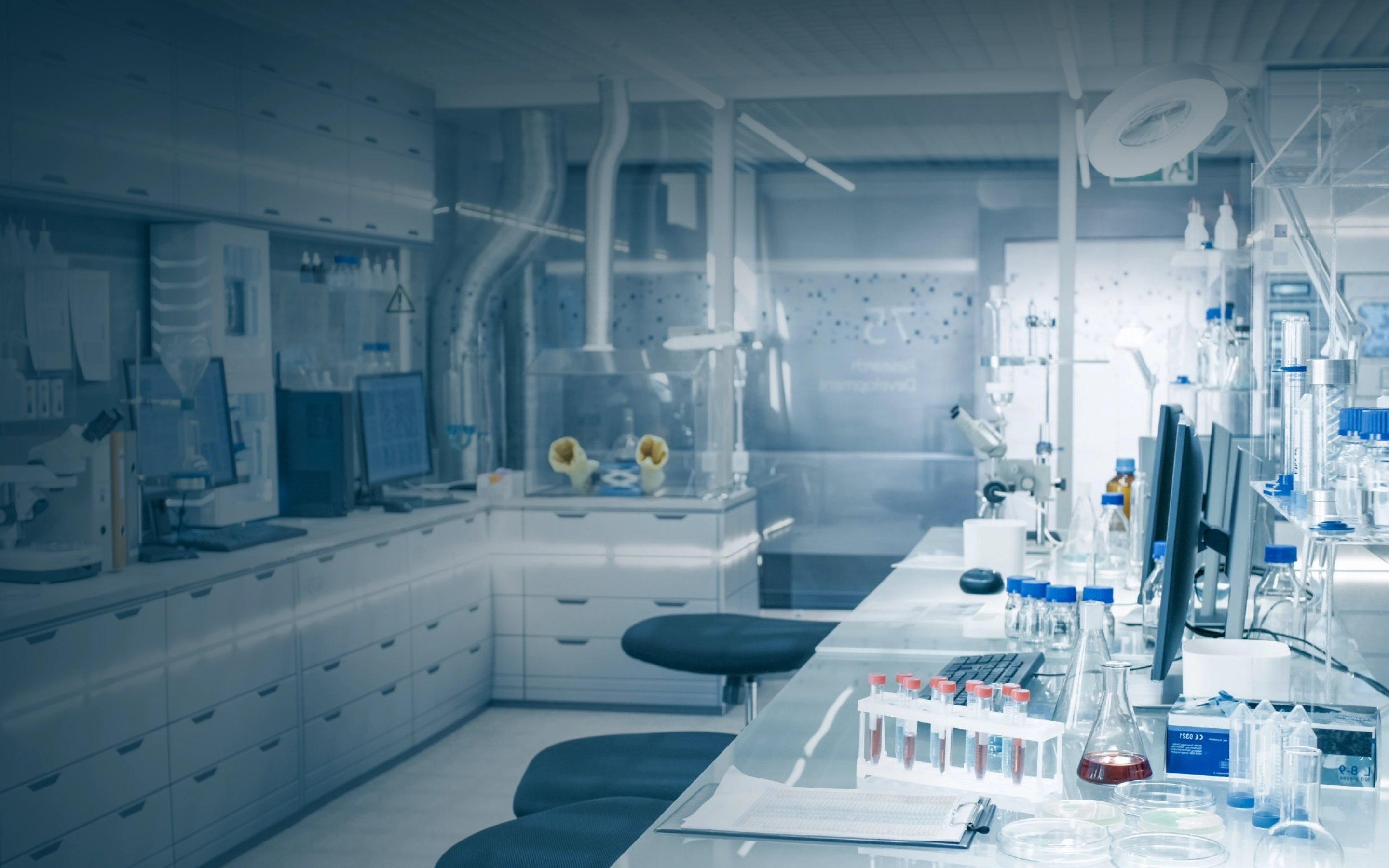 Слайд Комплексное оснащение лабораторий